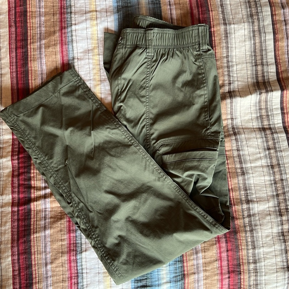 Duluth Green cargo pants with elastic waist